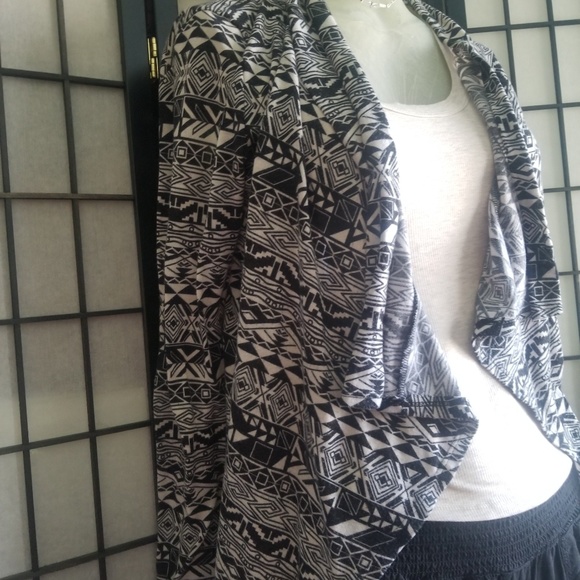 Boho black and white cardigan - Picture 3 of 7